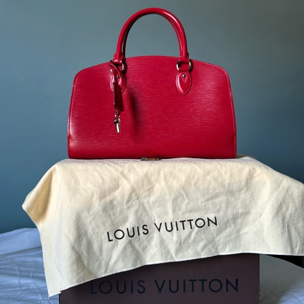 Louis Vuitton 
Pont Neuf  RED EPI leather handbag